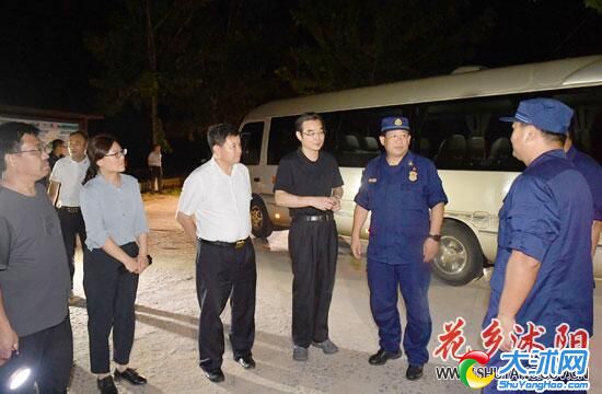 市县领导夜巡新沂河防汛工作