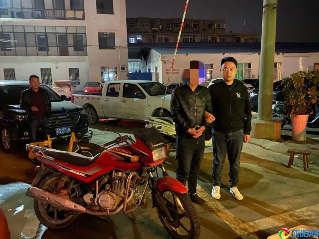 大白天偷手机!沭阳公安民警抓你没商量!