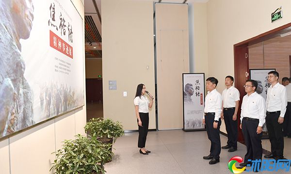 焦裕禄精神事迹展和吴印咸红色摄影作品展开展彭伟出席开展仪式并观展