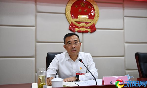 王瑞参加县第十三次党代会机关一团分组讨论