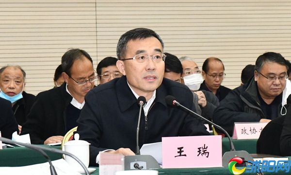 彭伟在全县工业项目观摩暨重点产业链培育工作推进会上强调大干快上争先创优推动工业经济再上新台阶