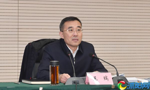 王瑞主持召开县政府十七届六十四次常务会议