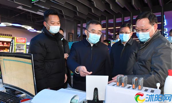 王瑞“四不两直”检查安全生产和疫情防控工作坚守安全底线筑牢防疫屏障全力保障人民群众生命财产安全